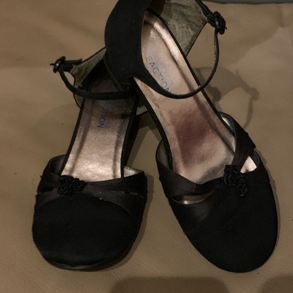 Kenneth Cole Reaction Black 1” Embellished Heel - Picture 2 of 8